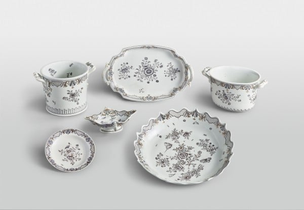 24-teiliges Tafel-Service mit indianischen Blumendekor von Joseph Anton Carl Fürst zu Oettingen-Wallerstein