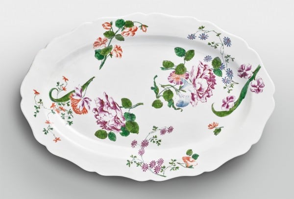 Ovale Schüssel aus dem Streublumen-Service der Fürsten Liechtenstein