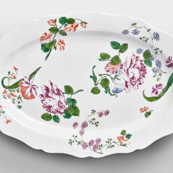Ovale Schüssel aus dem Streublumen-Service der Fürsten Liechtenstein
